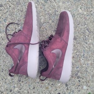 Nike Women's Roshe One Premium Training Shoes Metallic Purple Womens Size 8.5